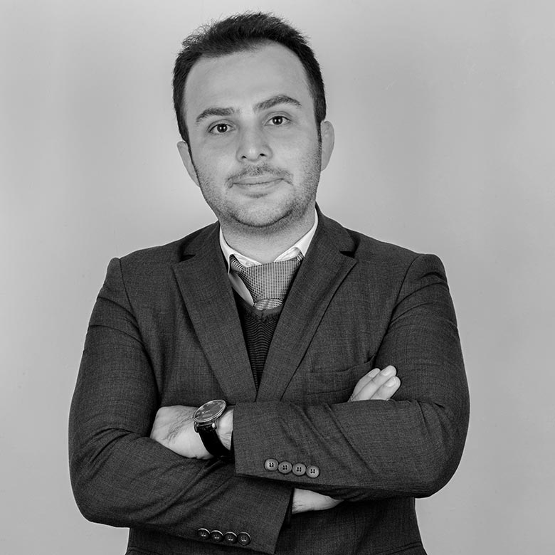 حسام الدین حسینی وکیل پایه یک دادستری در موسسه حقوقی عرفان